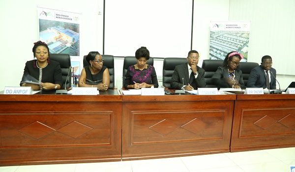 les_officiels_a_la_ceremonie_1